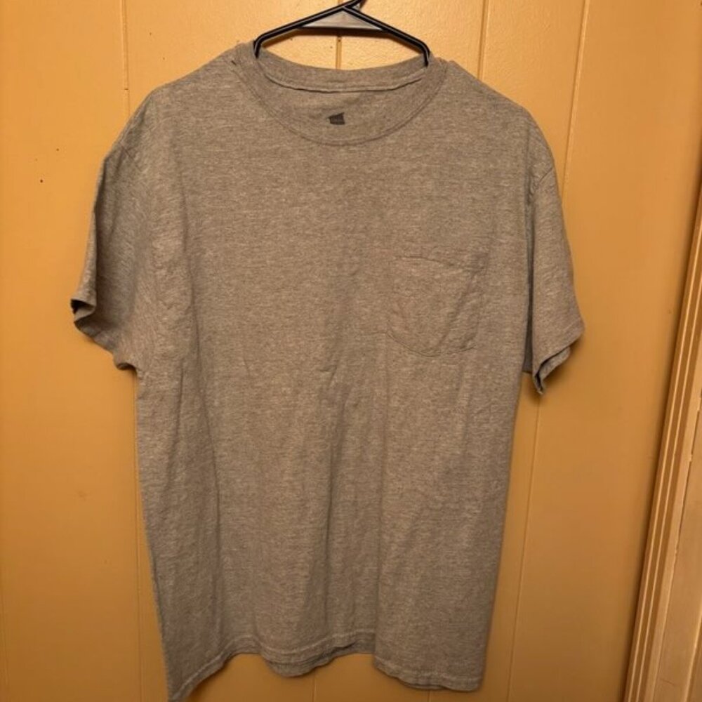 Solis Gray Pocket Tee by Hanes Size Large: GUC